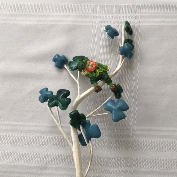 St. Patrick’s Day Decorative Fake Shamrock Plant with Leprechaun - Picture 3 of 5